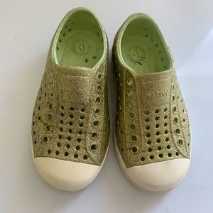Glitter light green natives. EUC